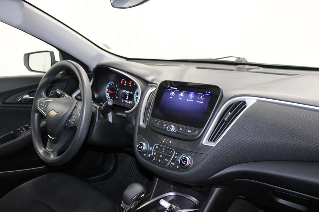 Used 2025 Chevrolet Malibu LT FWD image 34