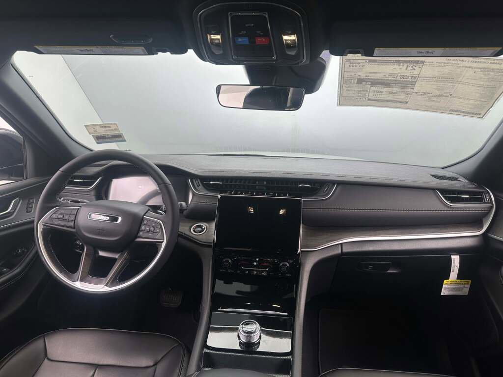 New 2025 Jeep Grand Cherokee L Limited w/ Black Appearance Package image 20
