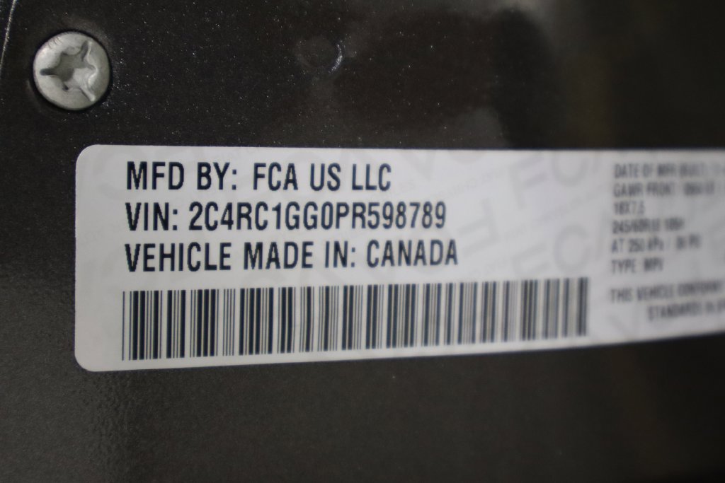 Used 2023 Chrysler Pacifica Limited FWD image 40