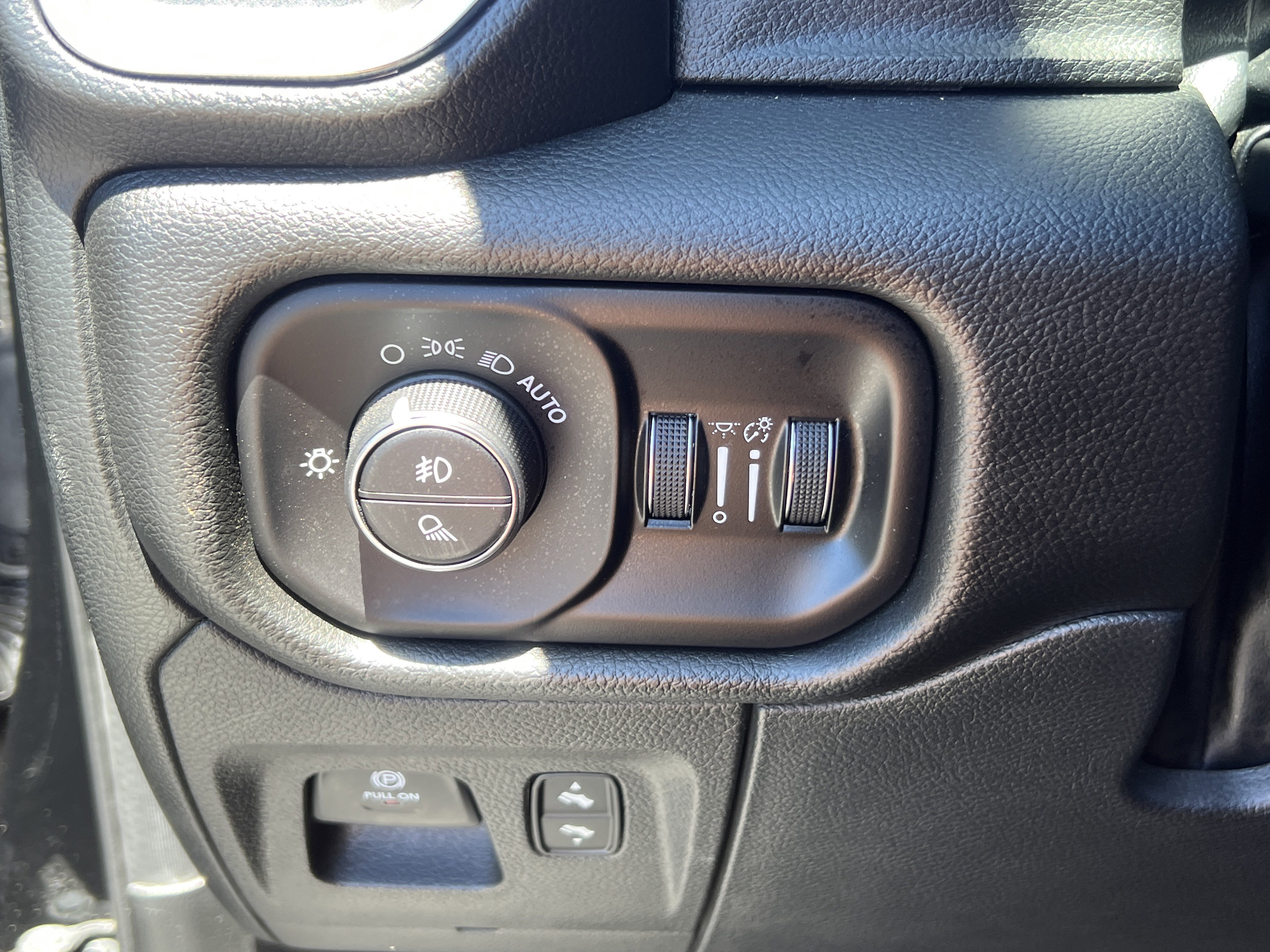 Used 2023 RAM 1500 Laramie AWD/4WD image 35