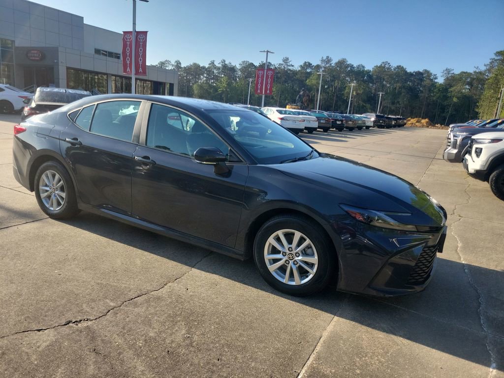 Used 2025 Toyota Camry LE FWD image 9