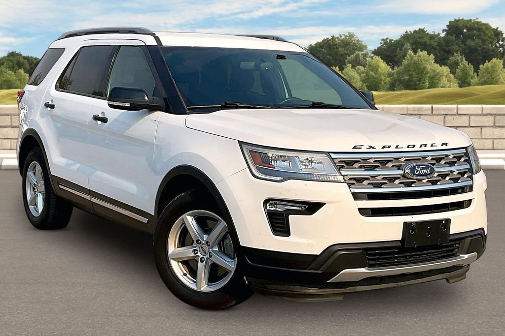 Used 2018 Ford Explorer XLT w/ Equipment Group 201A image 2