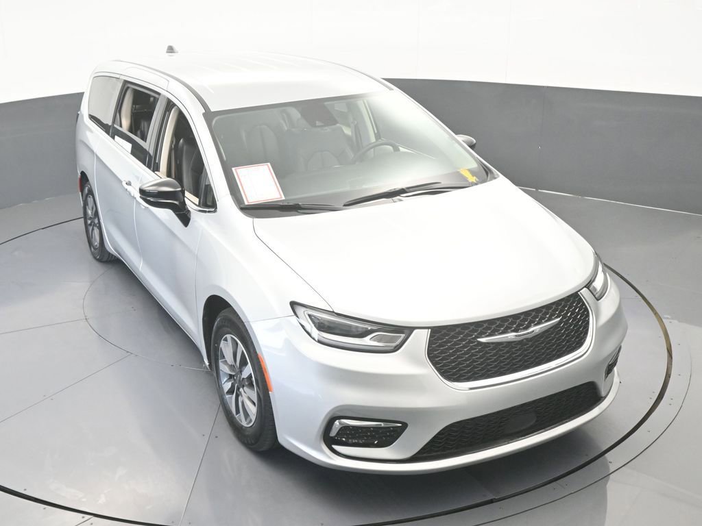 Used 2024 Chrysler Pacifica Select image 59