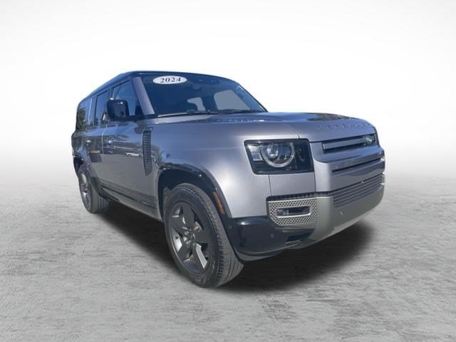 Used 2024 Land Rover Defender 130 X-Dynamic SE AWD/4WD image 3