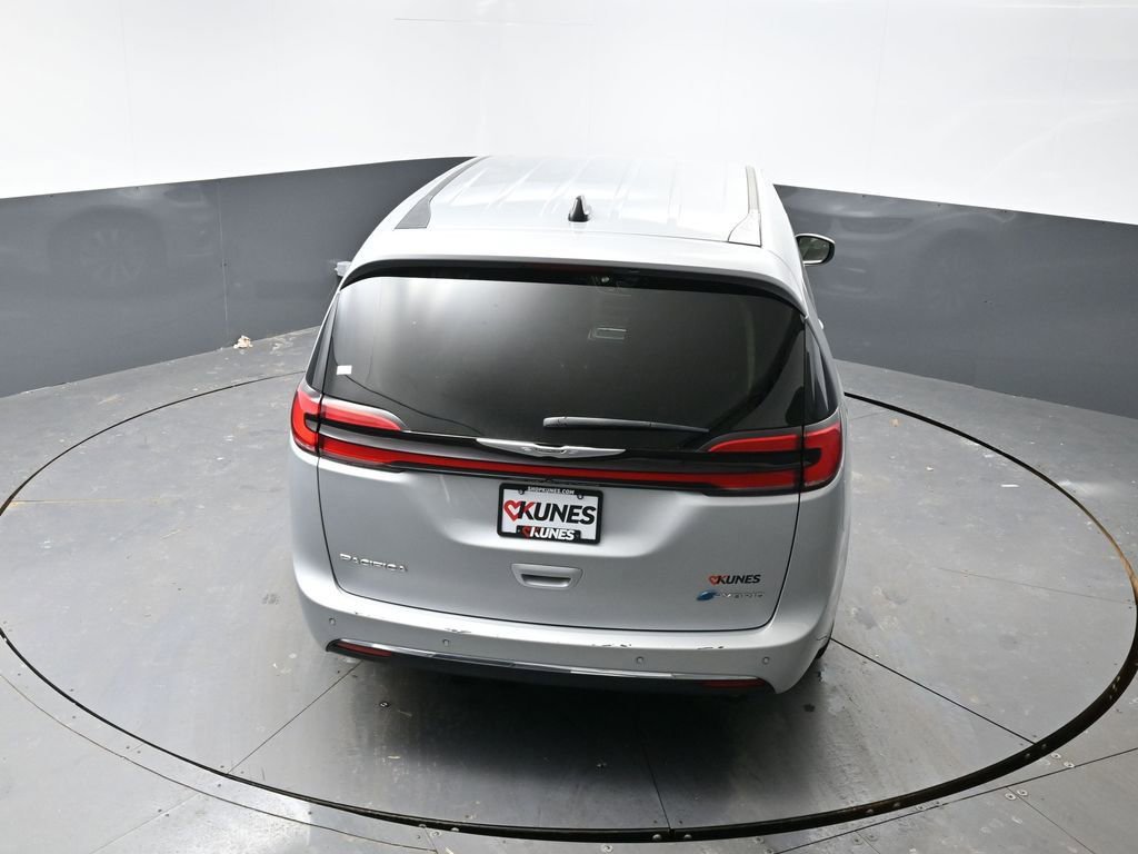 Used 2023 Chrysler Pacifica Touring-L image 22