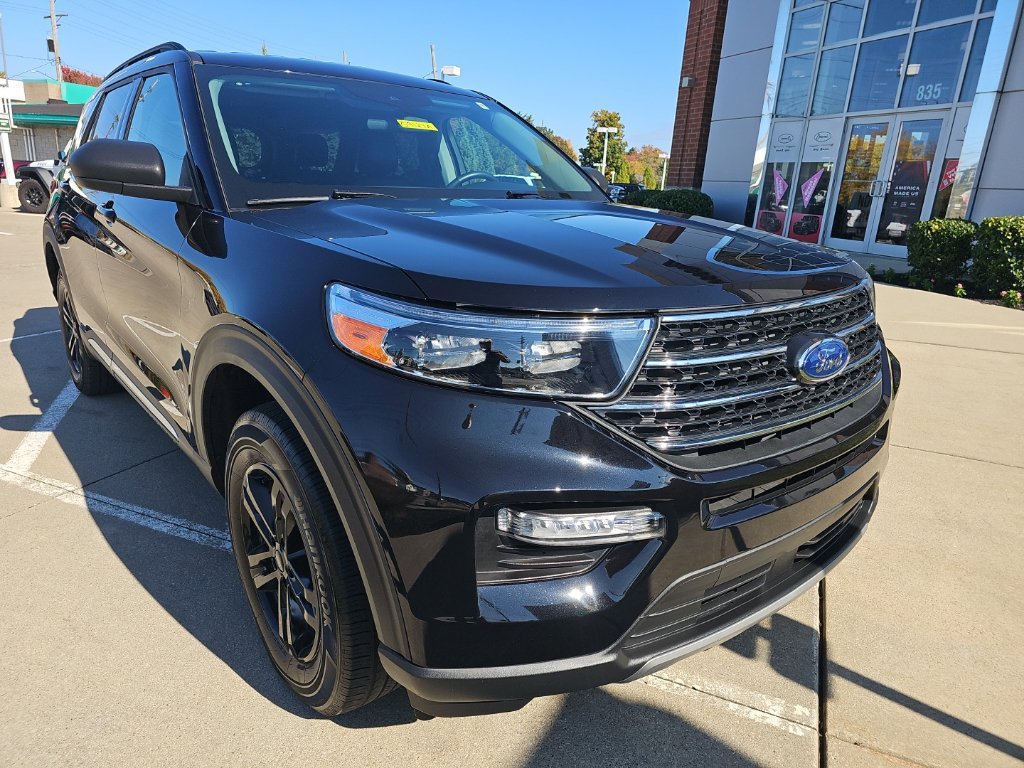 Used 2024 Ford Explorer XLT w/ Equipment Group 202A AWD/4WD image 3