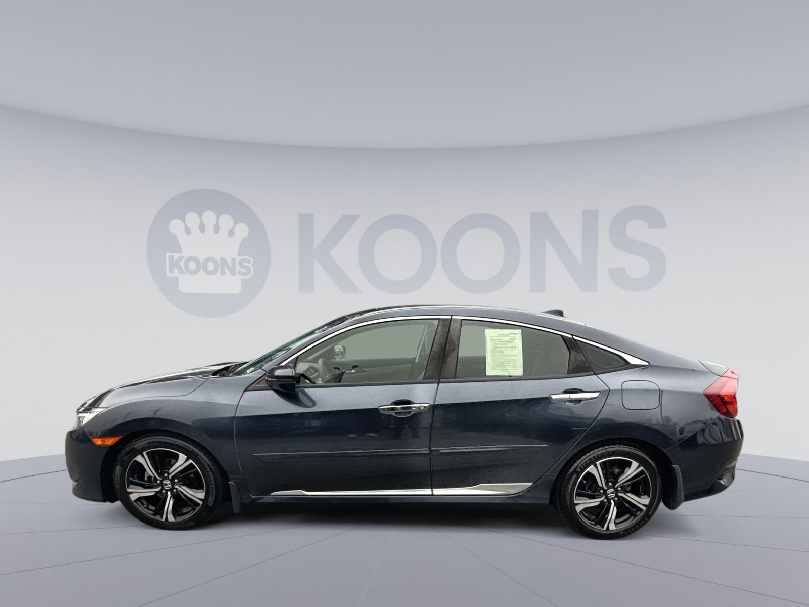 Used 2018 Honda Civic Touring image 2