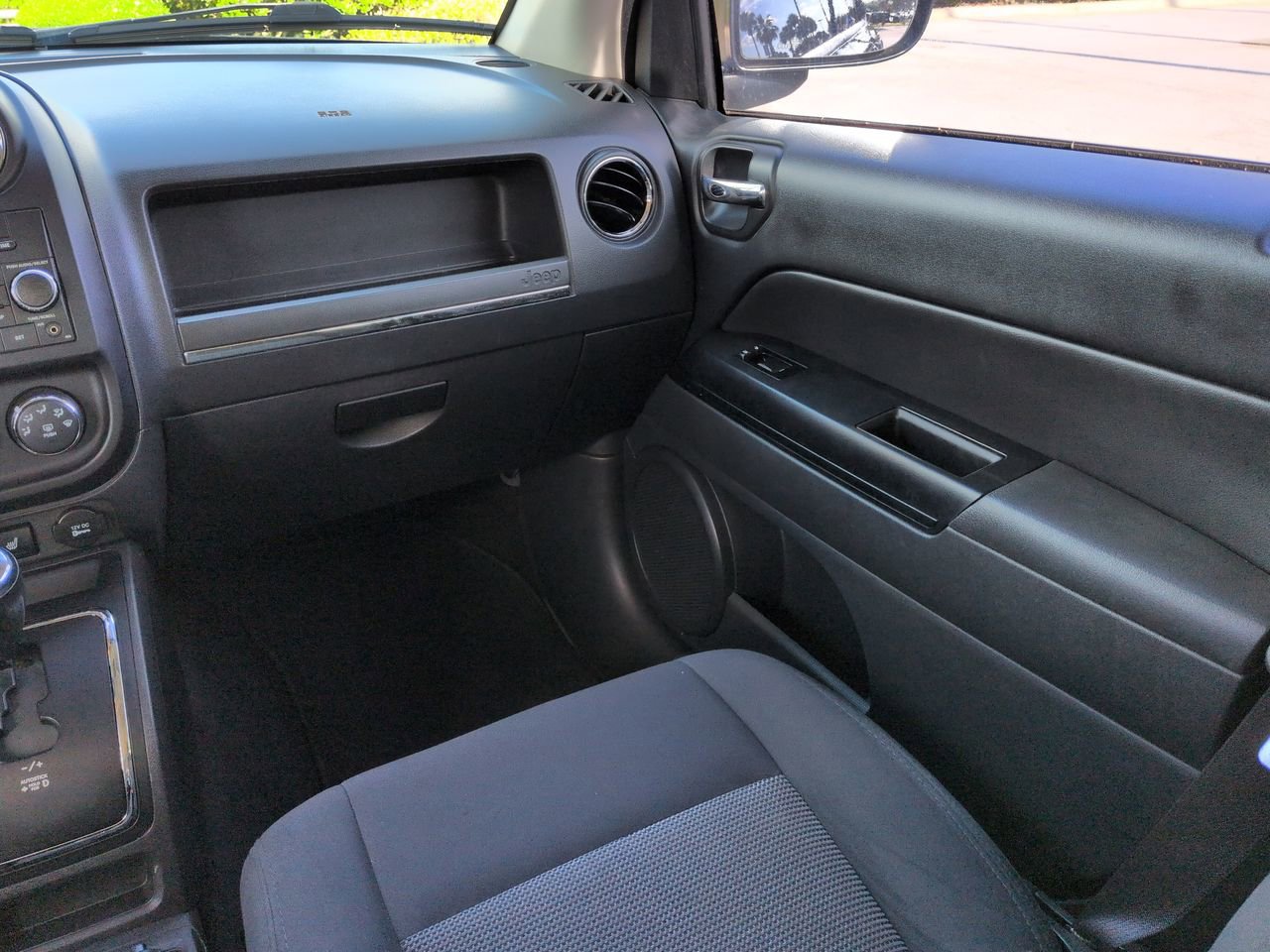 Used 2012 Jeep Compass Latitude w/ Altitude Pkg FWD image 16
