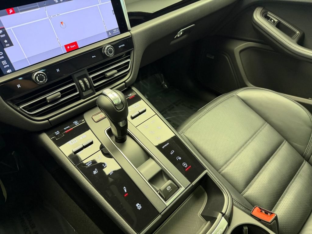 Used 2024 Porsche Macan Turbo AWD/4WD image 8