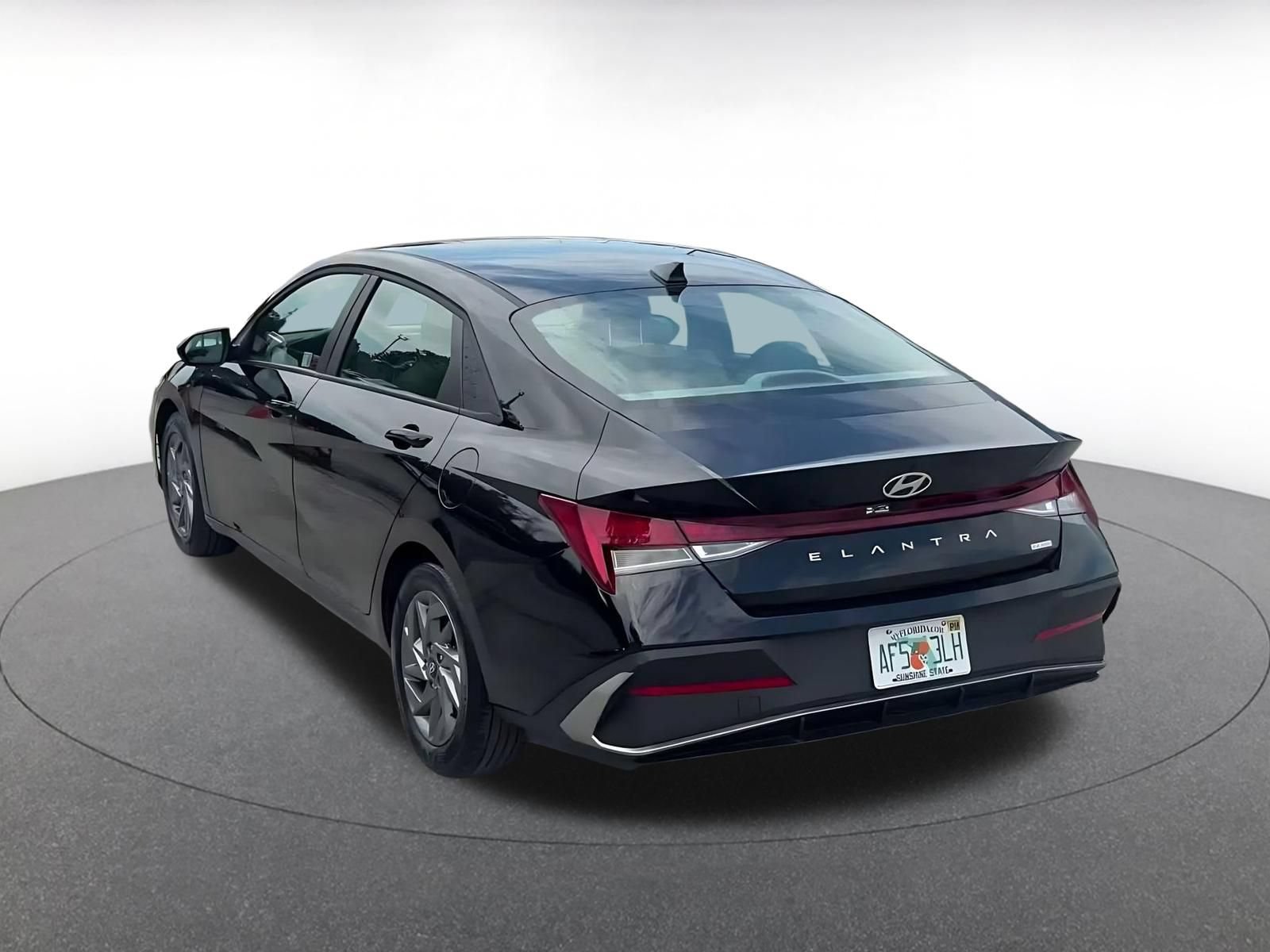 Used 2026 Hyundai Elantra Hybrid FWD image 10