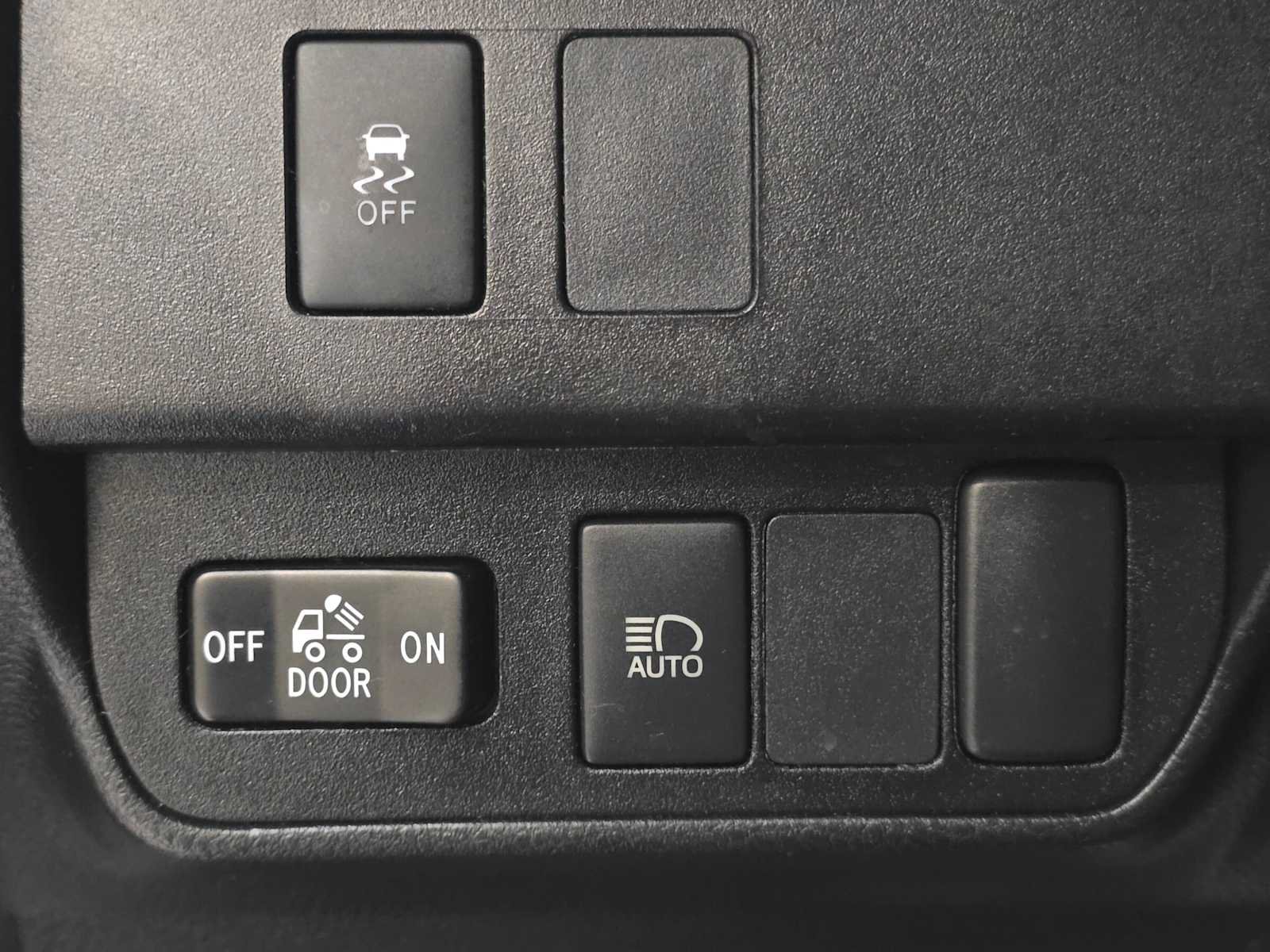 Used 2020 Toyota Tacoma SR AWD/4WD image 16