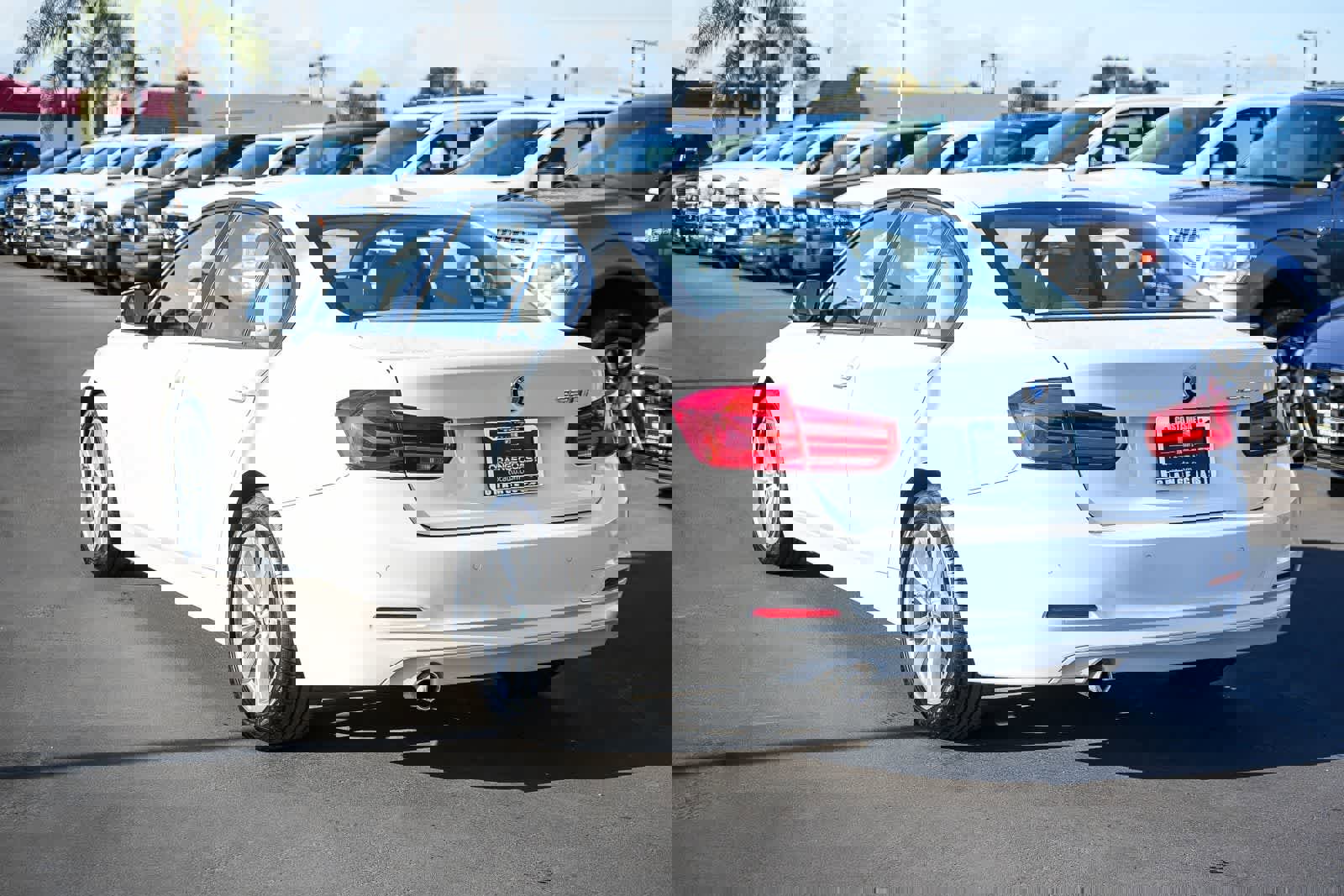 Used 2018 BMW 320i Sedan RWD image 8