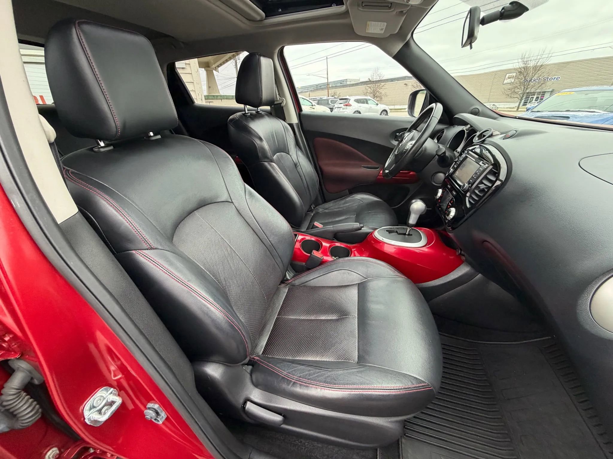 Used 2015 Nissan Juke SL image 30