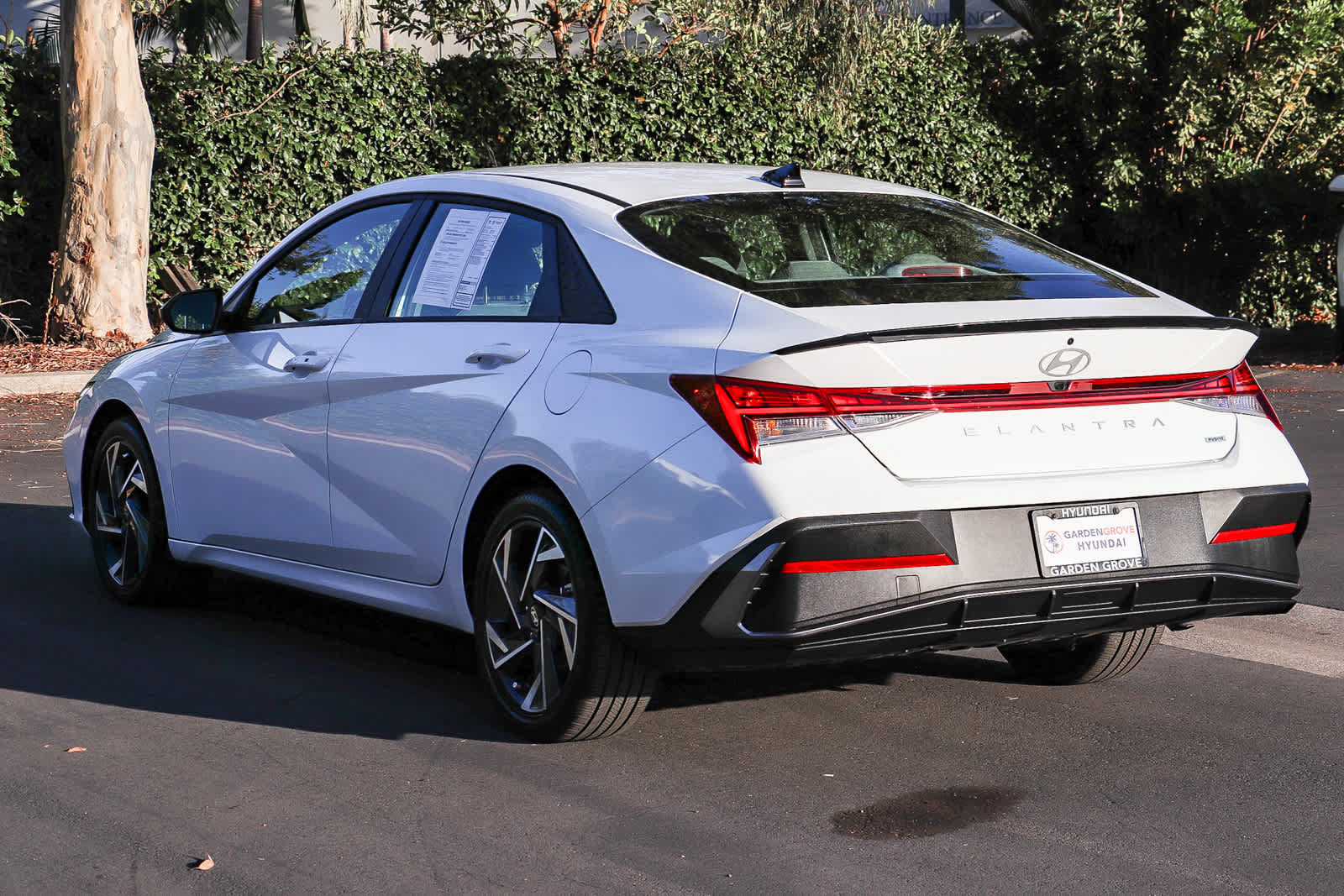 Used 2025 Hyundai Elantra SEL FWD image 8