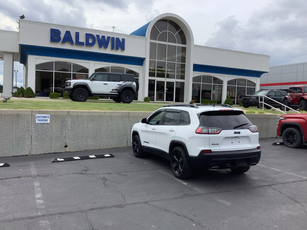 Used 2020 Jeep Cherokee Latitude Plus w/ Cold Weather Group AWD/4WD image 5