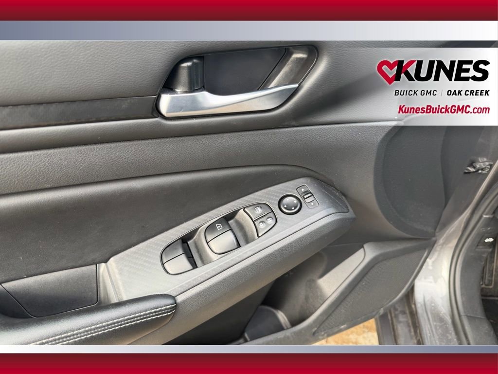 Used 2025 Nissan Altima 2.5 SV image 5