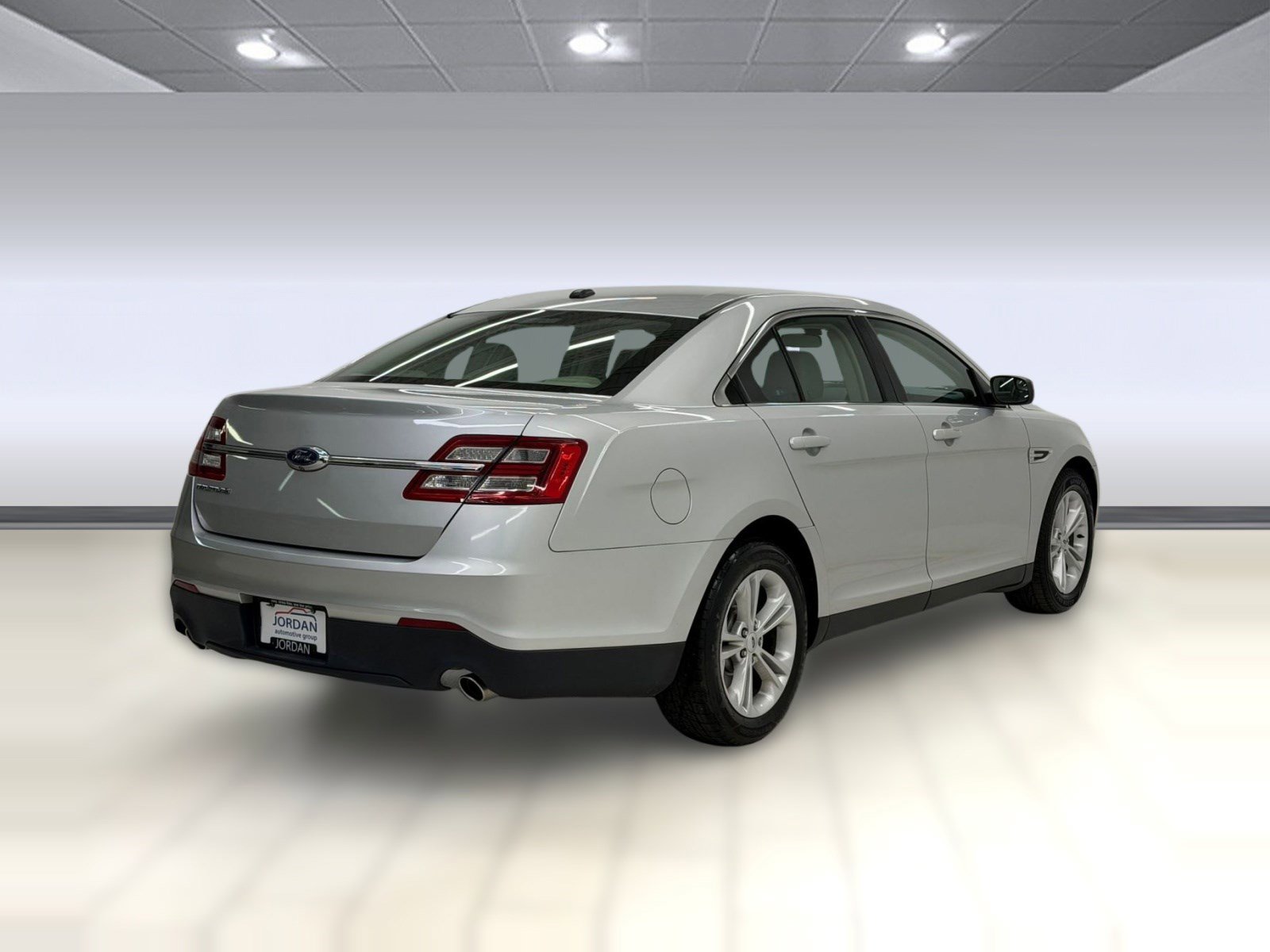 Used 2017 Ford Taurus SE image 7