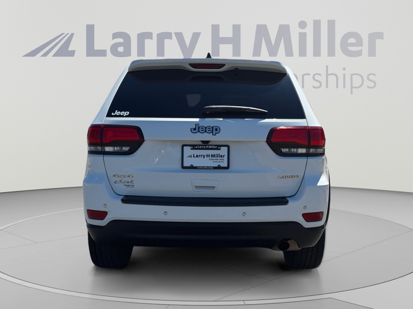 Used 2021 Jeep Grand Cherokee Laredo AWD/4WD image 4