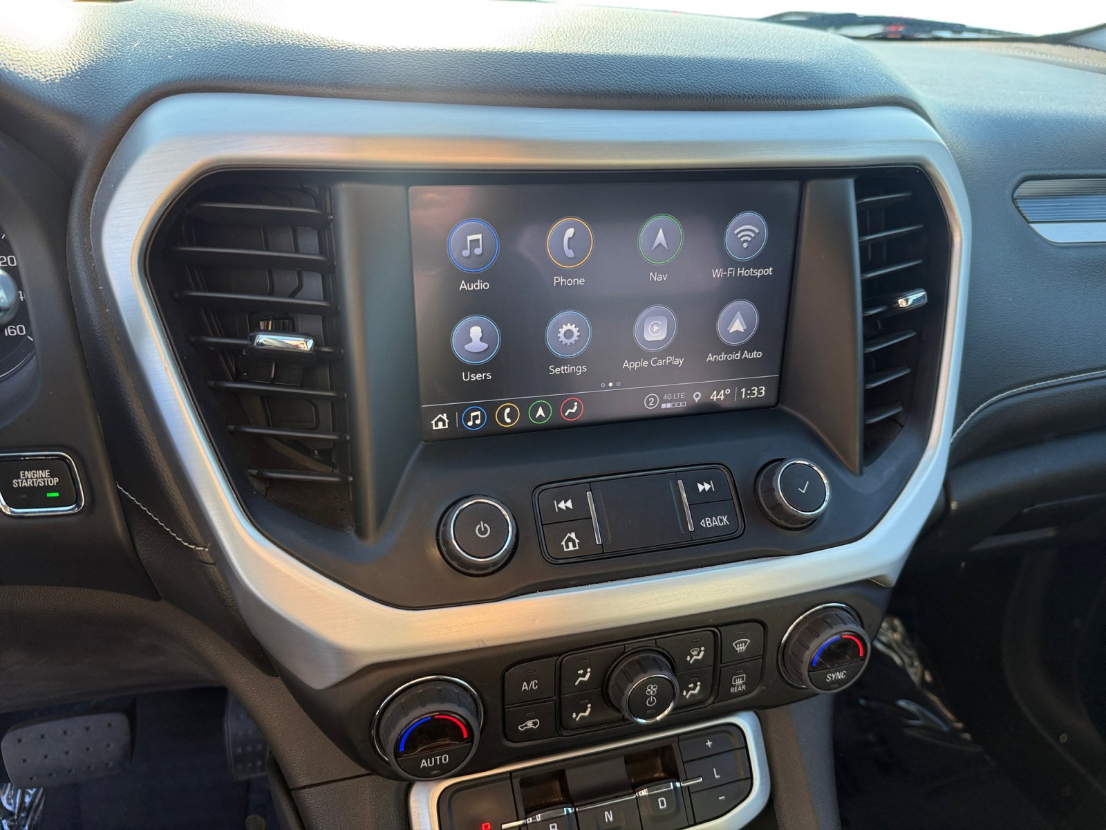 Used 2023 GMC Acadia SLT image 12