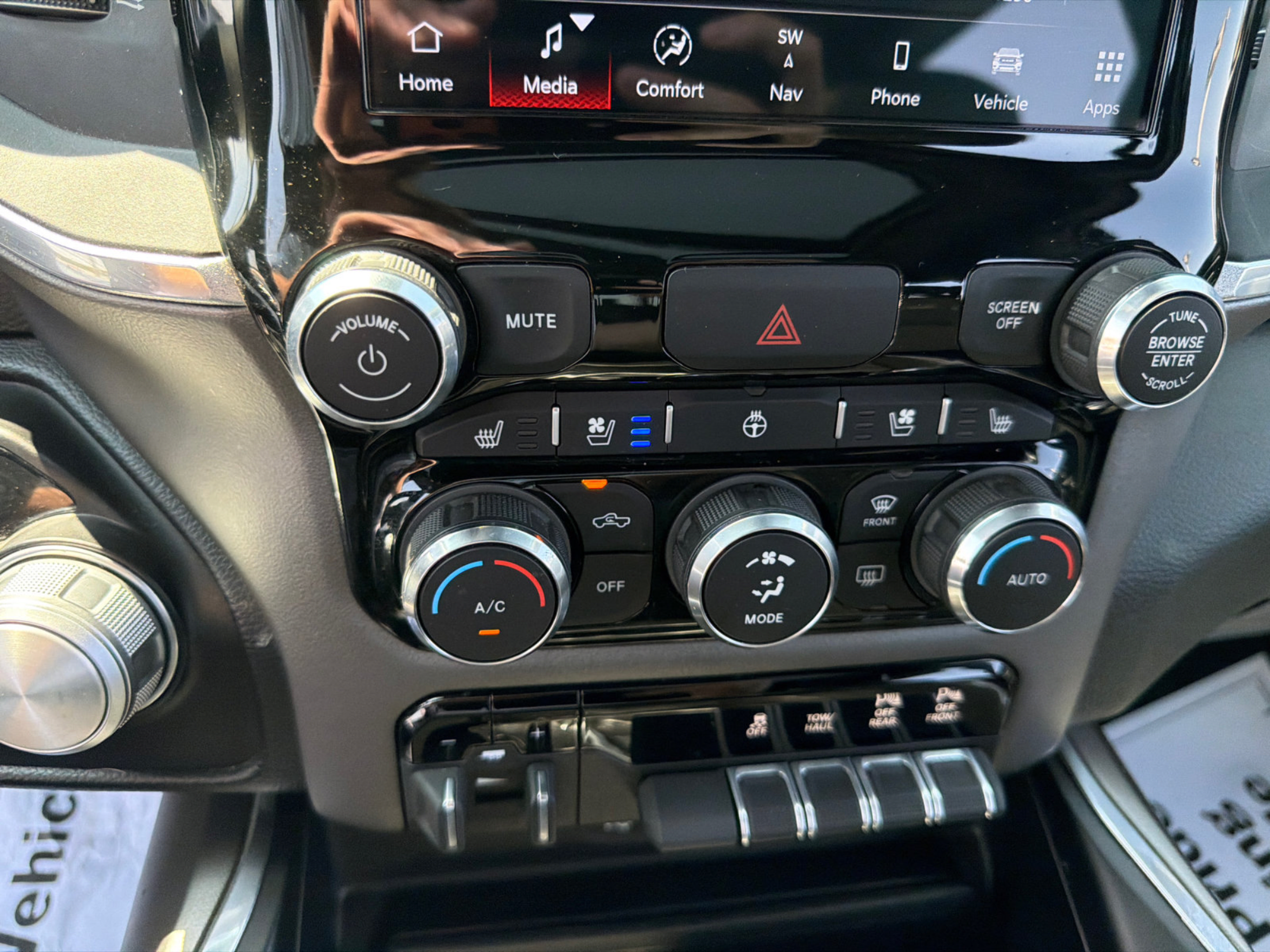 Used 2022 RAM 1500 Laramie w/ Sport Appearance Package AWD/4WD image 27