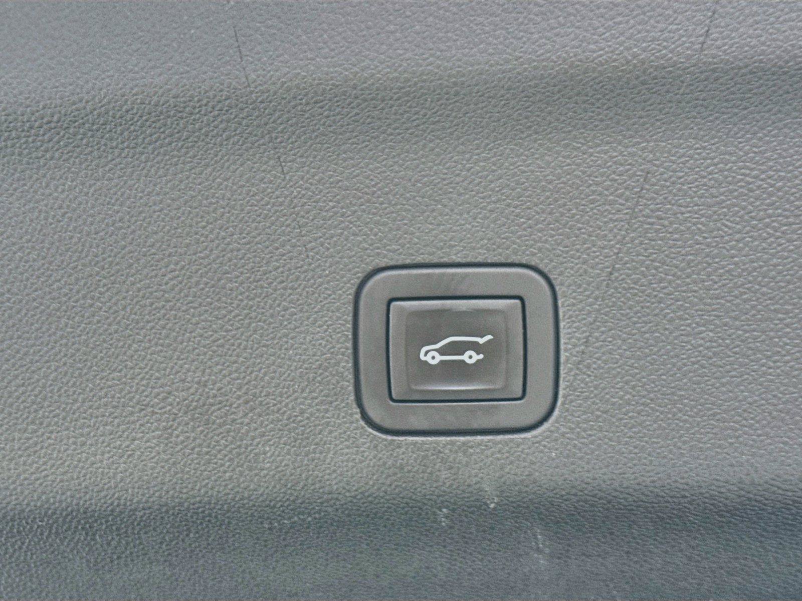 Used 2025 Chevrolet Suburban LT AWD/4WD image 39