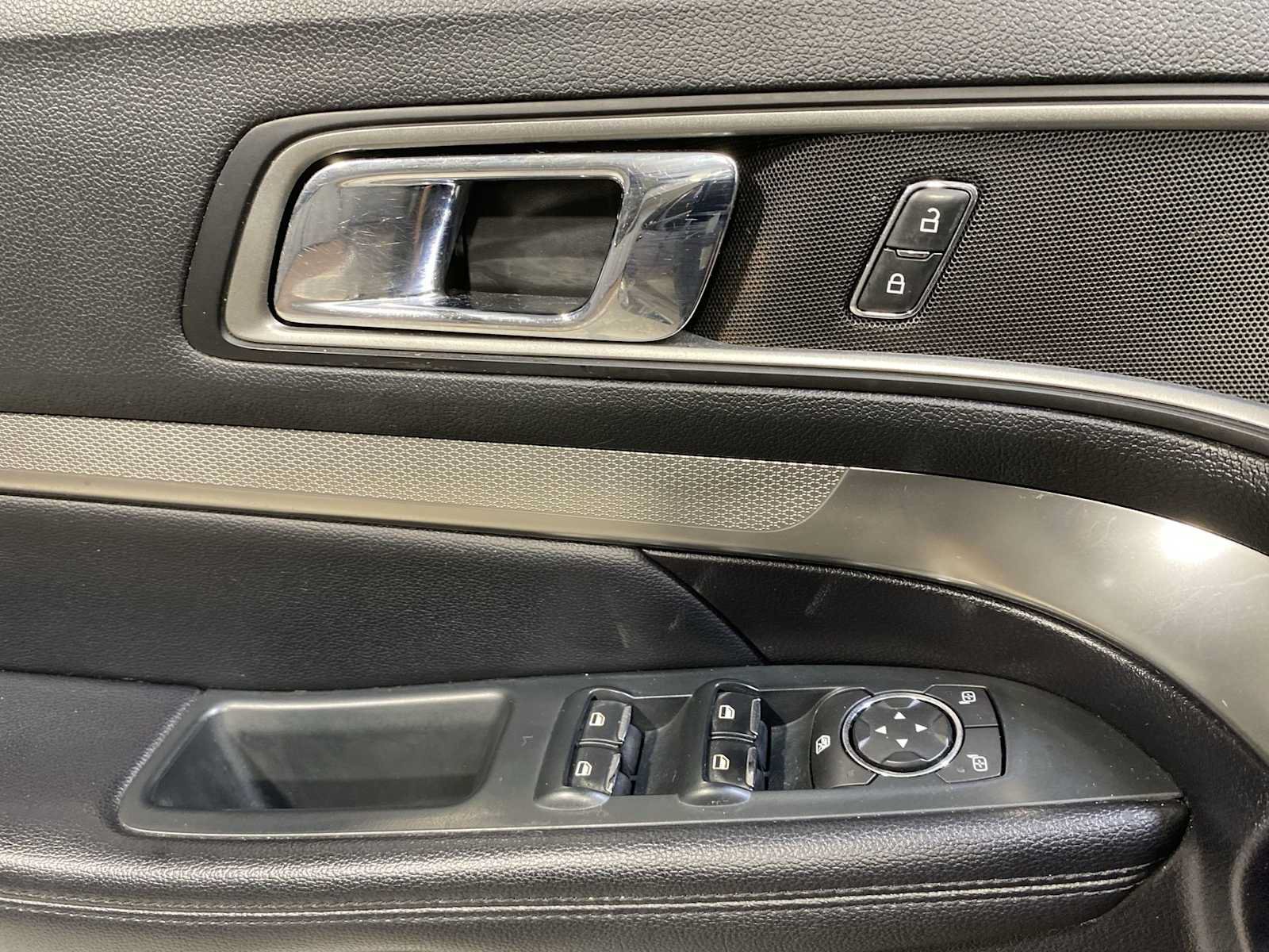 Used 2019 Ford Explorer XLT w/ Equipment Group 201A AWD/4WD image 23