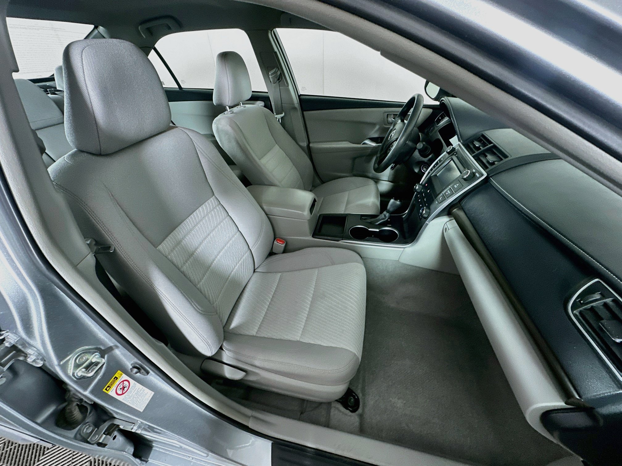 Used 2017 Toyota Camry LE FWD image 28