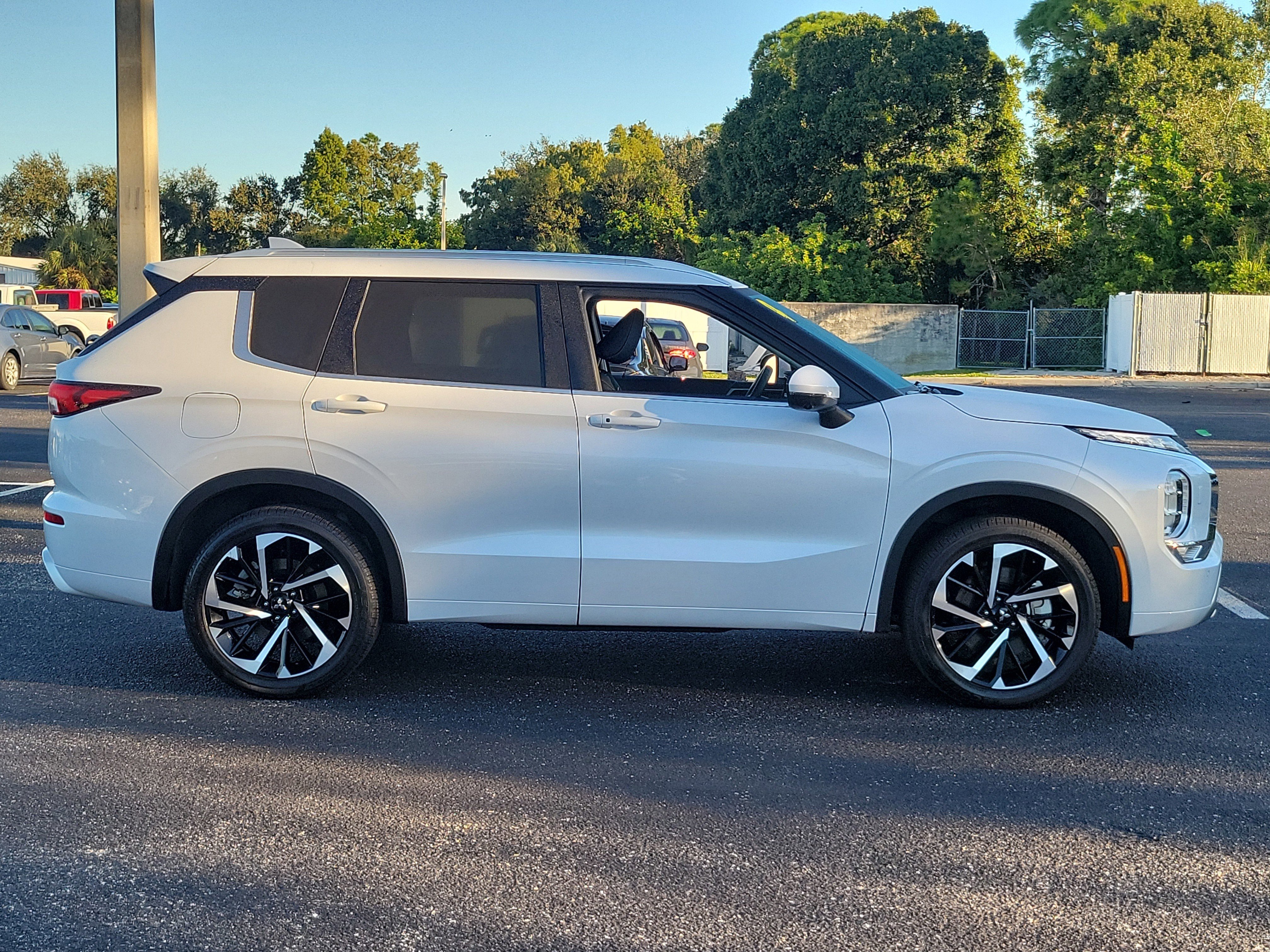 Used 2024 Mitsubishi Outlander SEL image 7