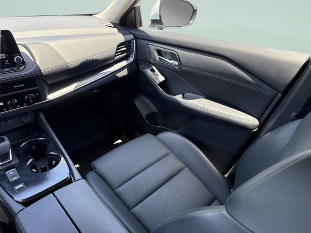 Certified 2024 Nissan Rogue SV w/ SV Premium Package FWD image 25