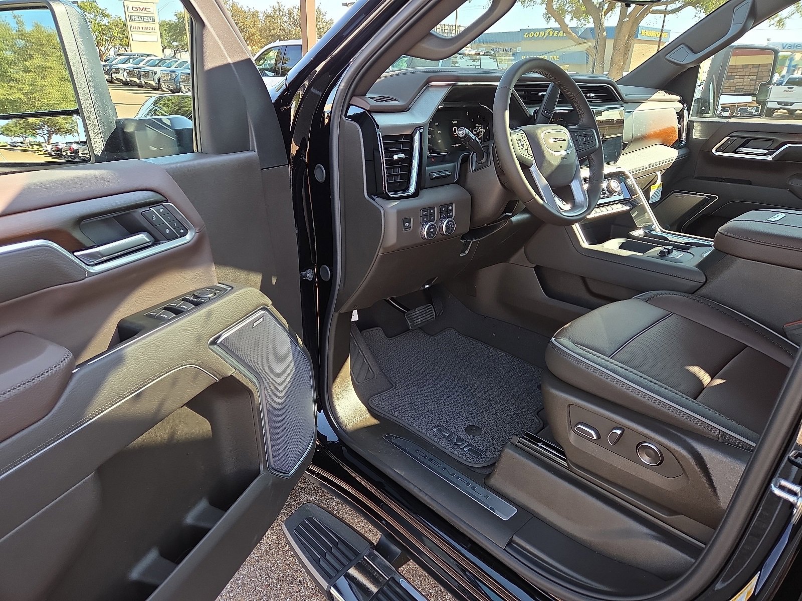 New 2026 GMC Sierra 2500 Denali w/ Denali Reserve Package image 11