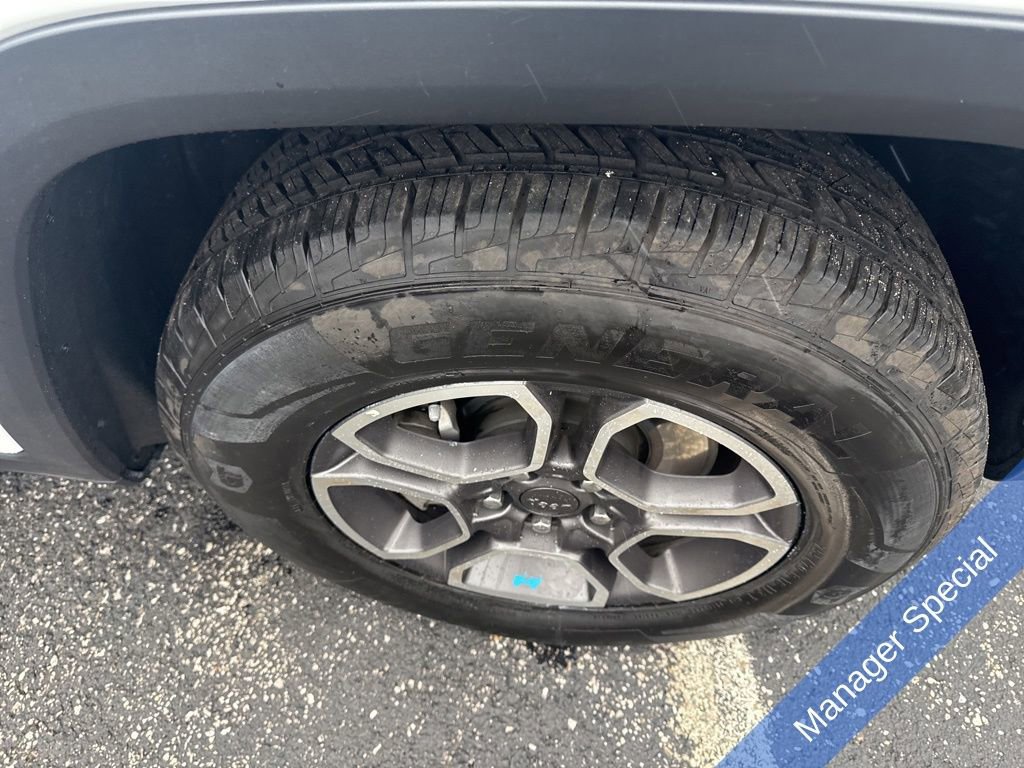 Used 2024 Jeep Grand Cherokee Trailhawk image 9