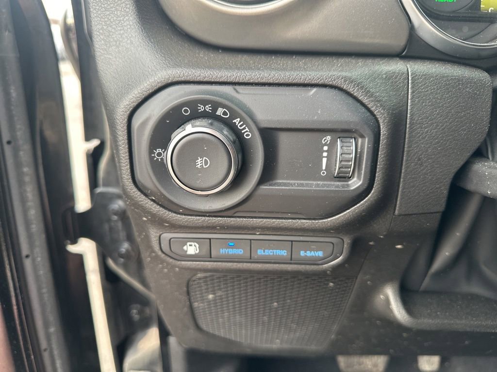 Used 2023 Jeep Wrangler Unlimited w/ Cold Weather Group image 18