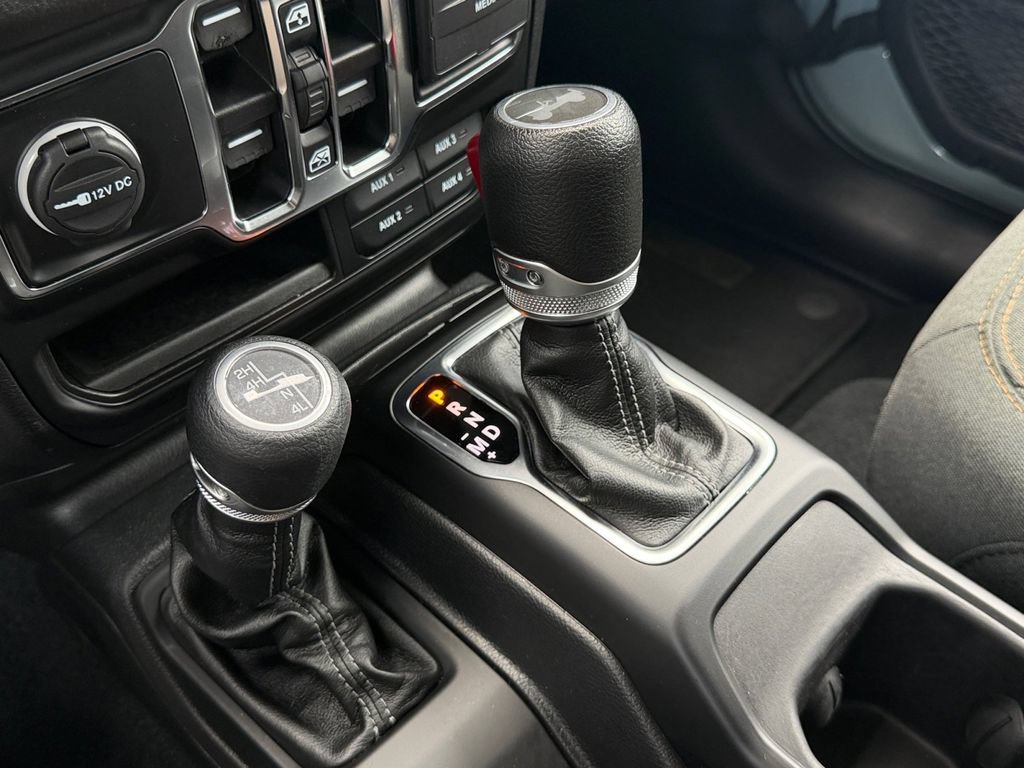 Used 2024 Jeep Wrangler Unlimited Sport AWD/4WD image 32