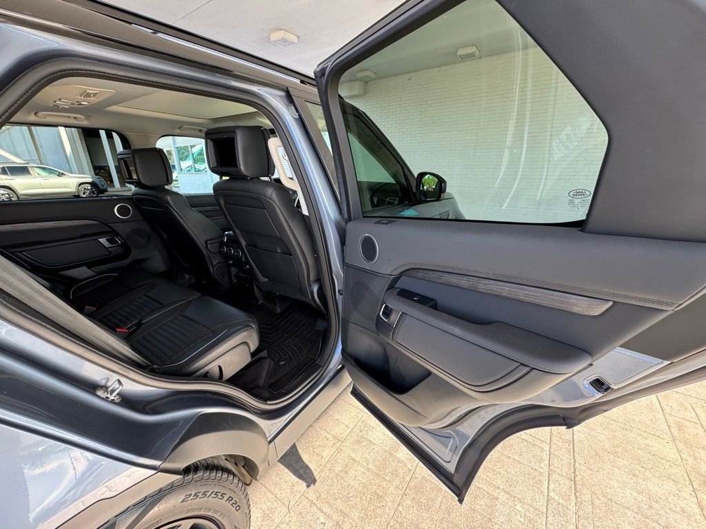 Used 2020 Land Rover Discovery HSE image 26