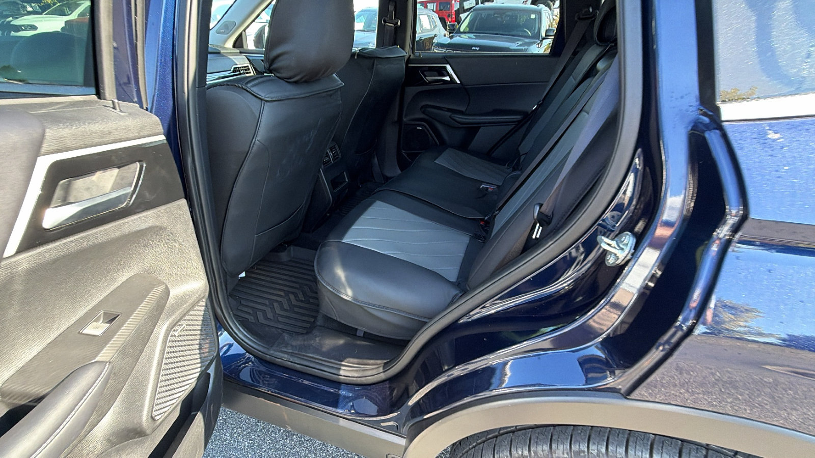 Used 2025 Mitsubishi Outlander SE FWD image 23