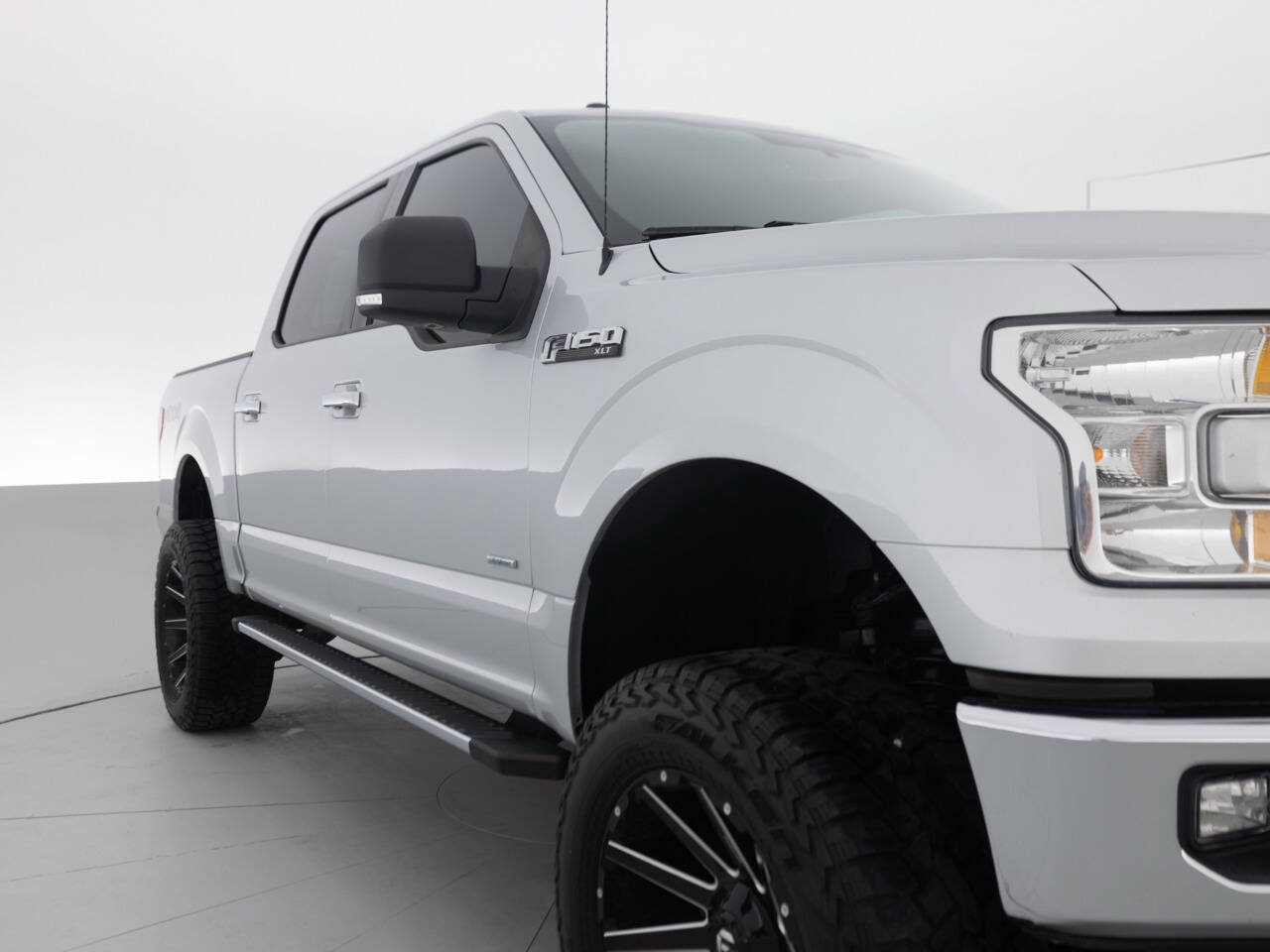 Used 2016 Ford F150 XLT w/ Equipment Group 302A Luxury AWD/4WD image 11