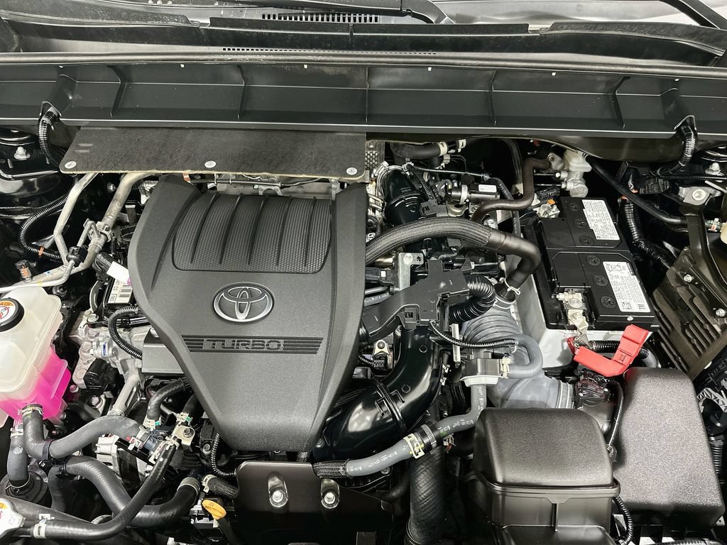 Used 2024 Toyota Highlander XLE FWD image 30