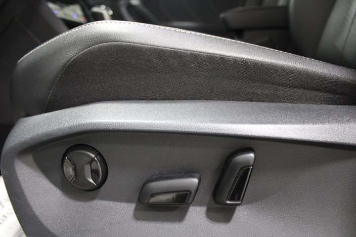 Used 2024 Volkswagen Tiguan Wolfsburg Edition image 19