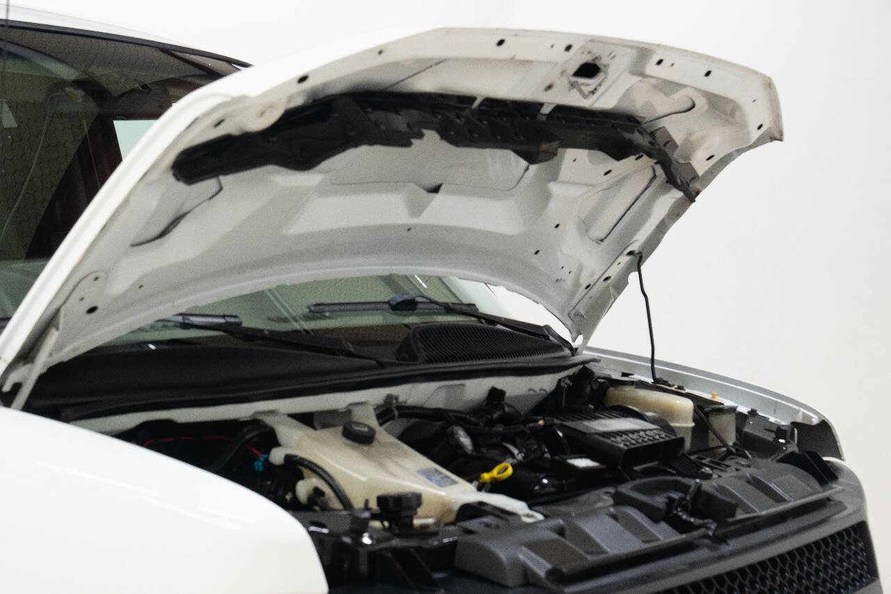 Used 2017 Chevrolet Express 2500 Extended image 59