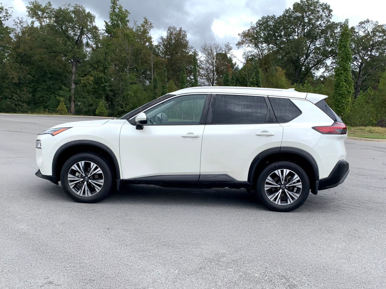 Used 2022 Nissan Rogue SV w/ SV Premium Package image 4