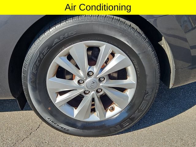 Used 2017 Kia Sedona LX w/ LX Essentials Premium Package FWD image 7