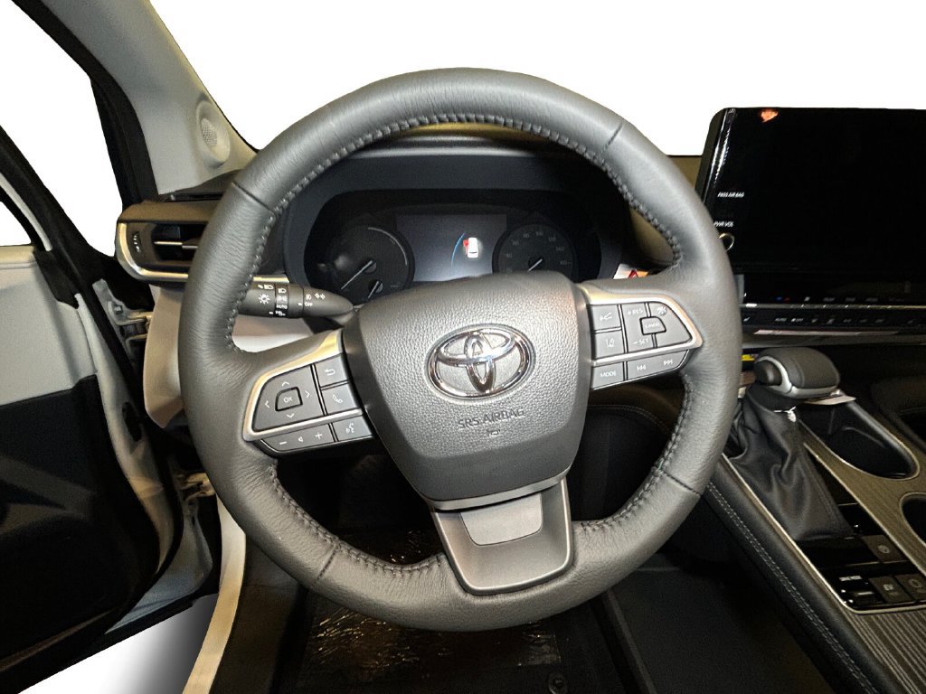 New 2026 Toyota Sienna XLE AWD/4WD image 12
