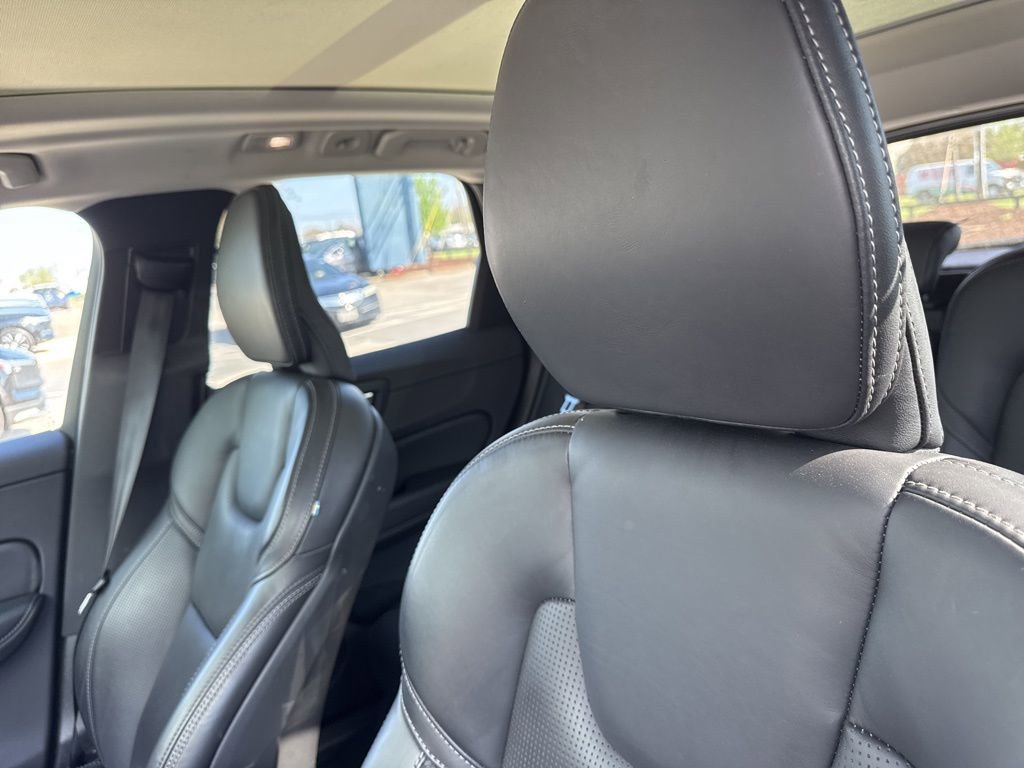 Used 2022 Volvo XC60 B5 Inscription w/ Advanced Package image 5