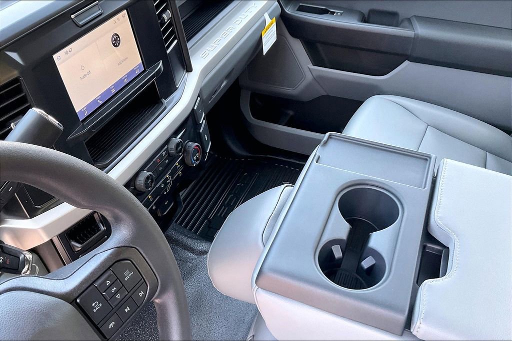 New 2025 Ford F550 2WD Regular Cab Super Duty w/ XL Chrome Package image 8