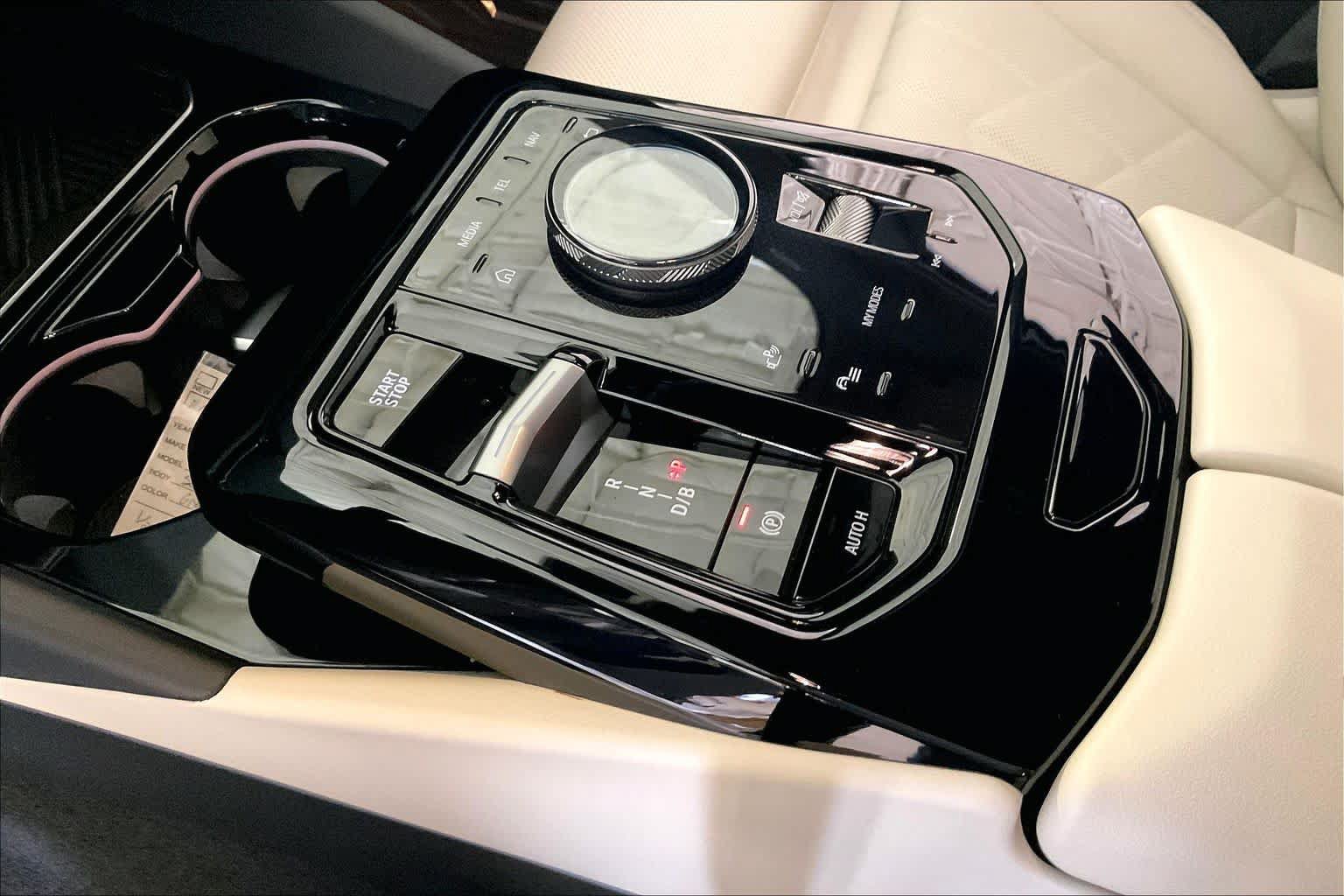 Used 2024 BMW i5 eDrive40i w/ M Sport Package RWD image 15