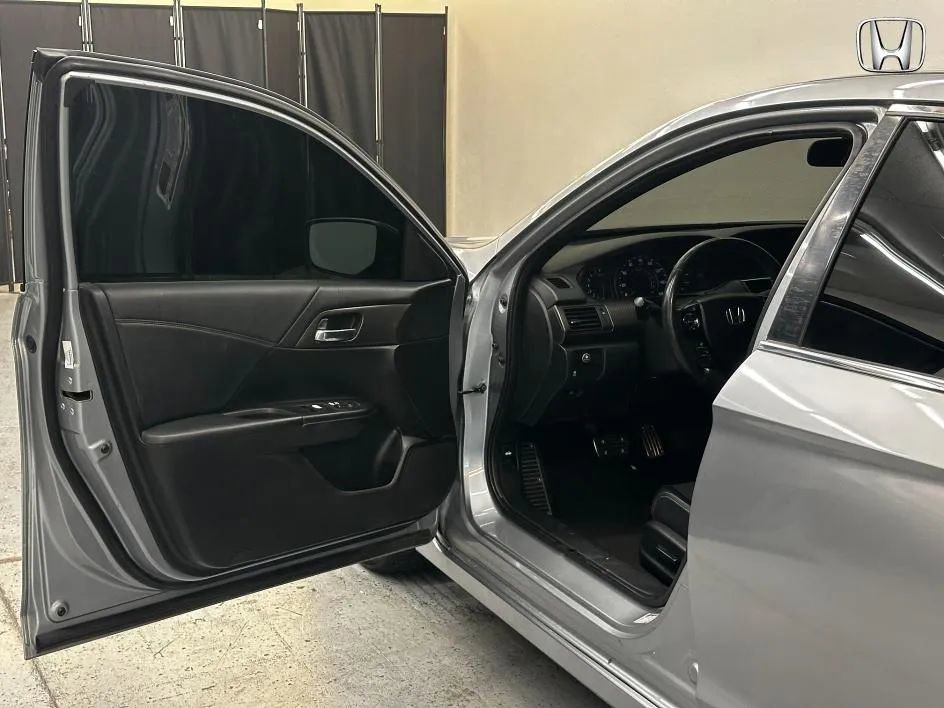 Used 2017 Honda Accord Sport image 15