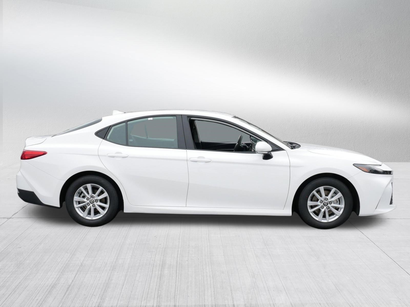 Used 2025 Toyota Camry LE FWD image 8