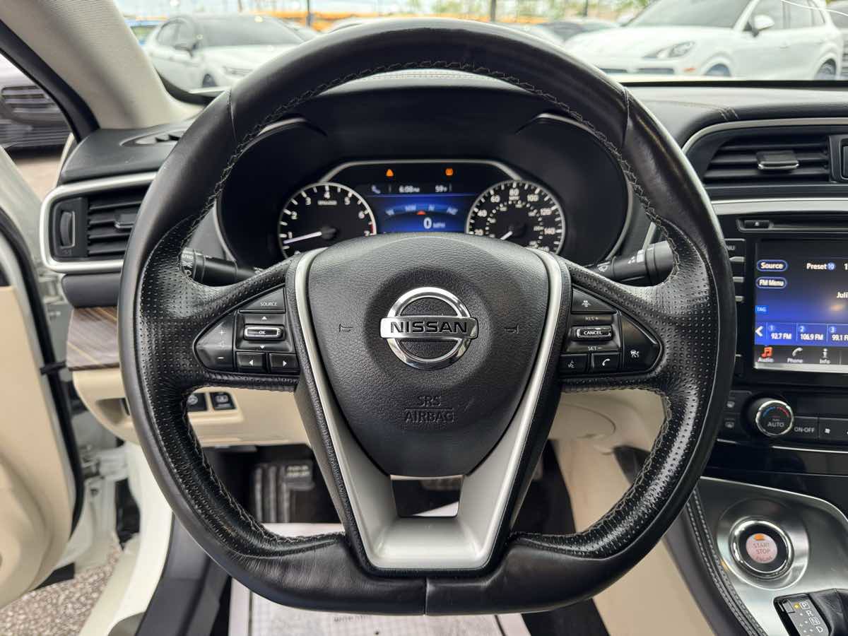 Used 2016 Nissan Maxima Platinum w/ Interior Lighting Package FWD image 13