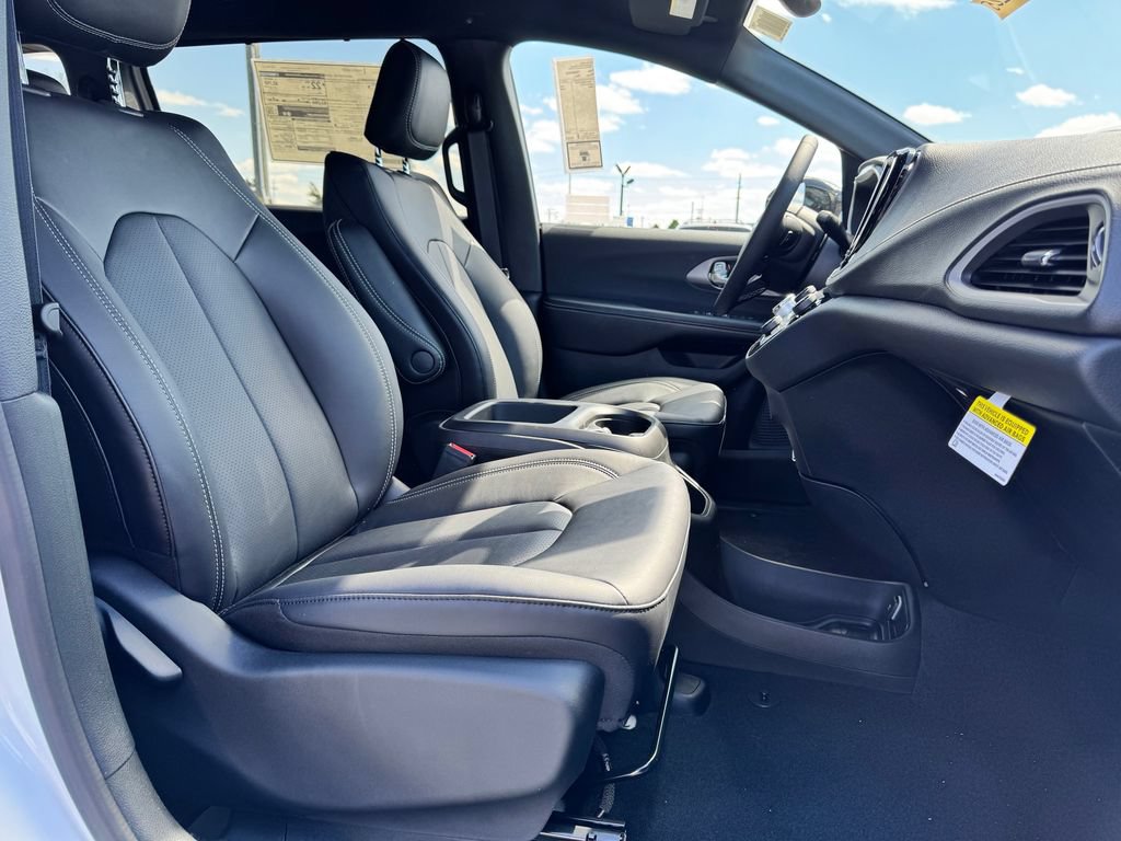 New 2026 Chrysler Pacifica Select FWD image 10