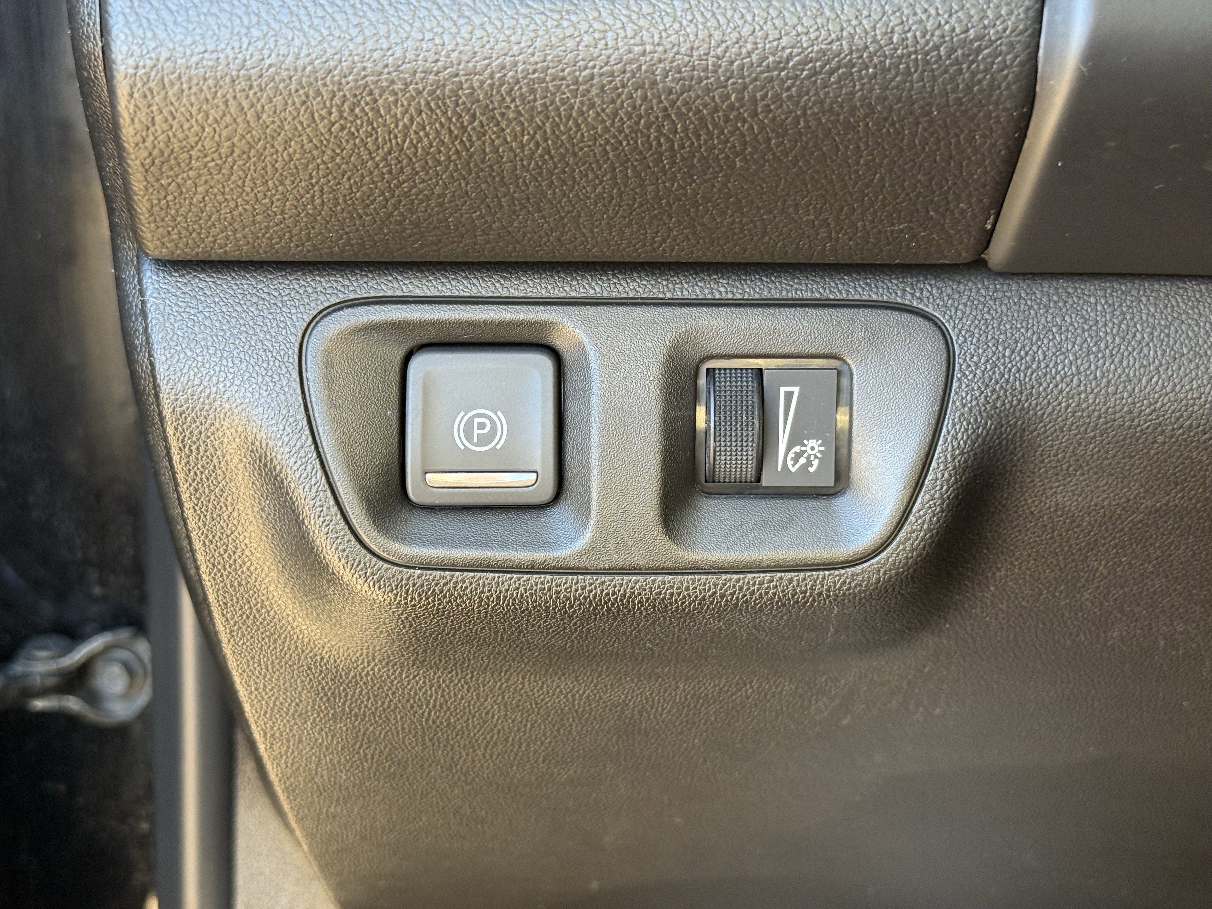 Used 2022 GMC Acadia SLT w/ Elevation Edition image 26